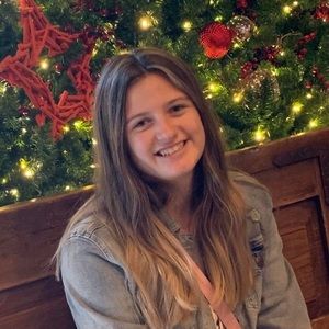 Meet your Posher, Danika